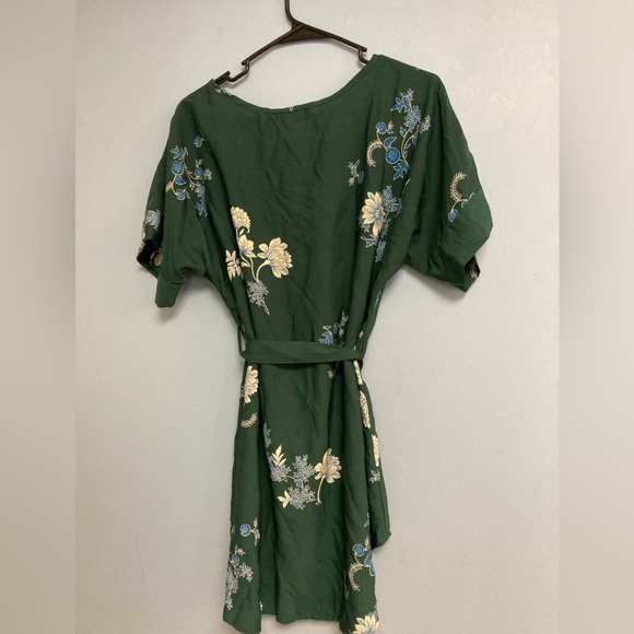 Beautiful floral top - Picture 3 of 5